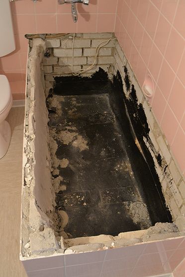 Badewanne wurde aus der Mauerung entnommen