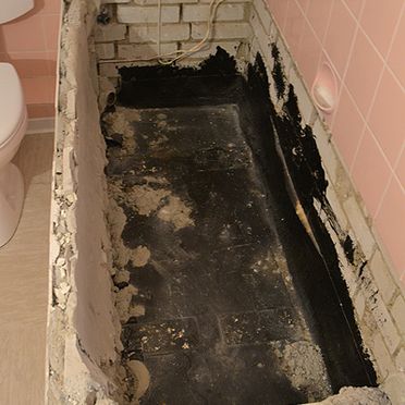 Badewanne wurde aus der Mauerung entnommen